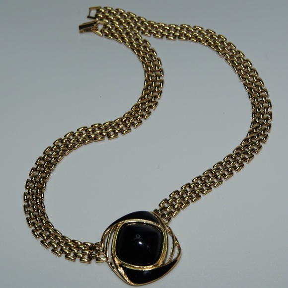 Vintage Signed Trifari Necklace with Black Enamel and Shiny Gold Centerpiece - Picture 2 of 4